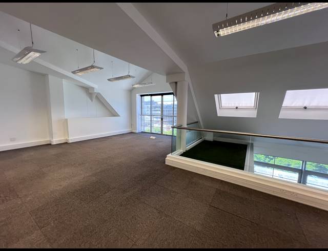 300M² OFFICE TO LET IN GREEN POINT